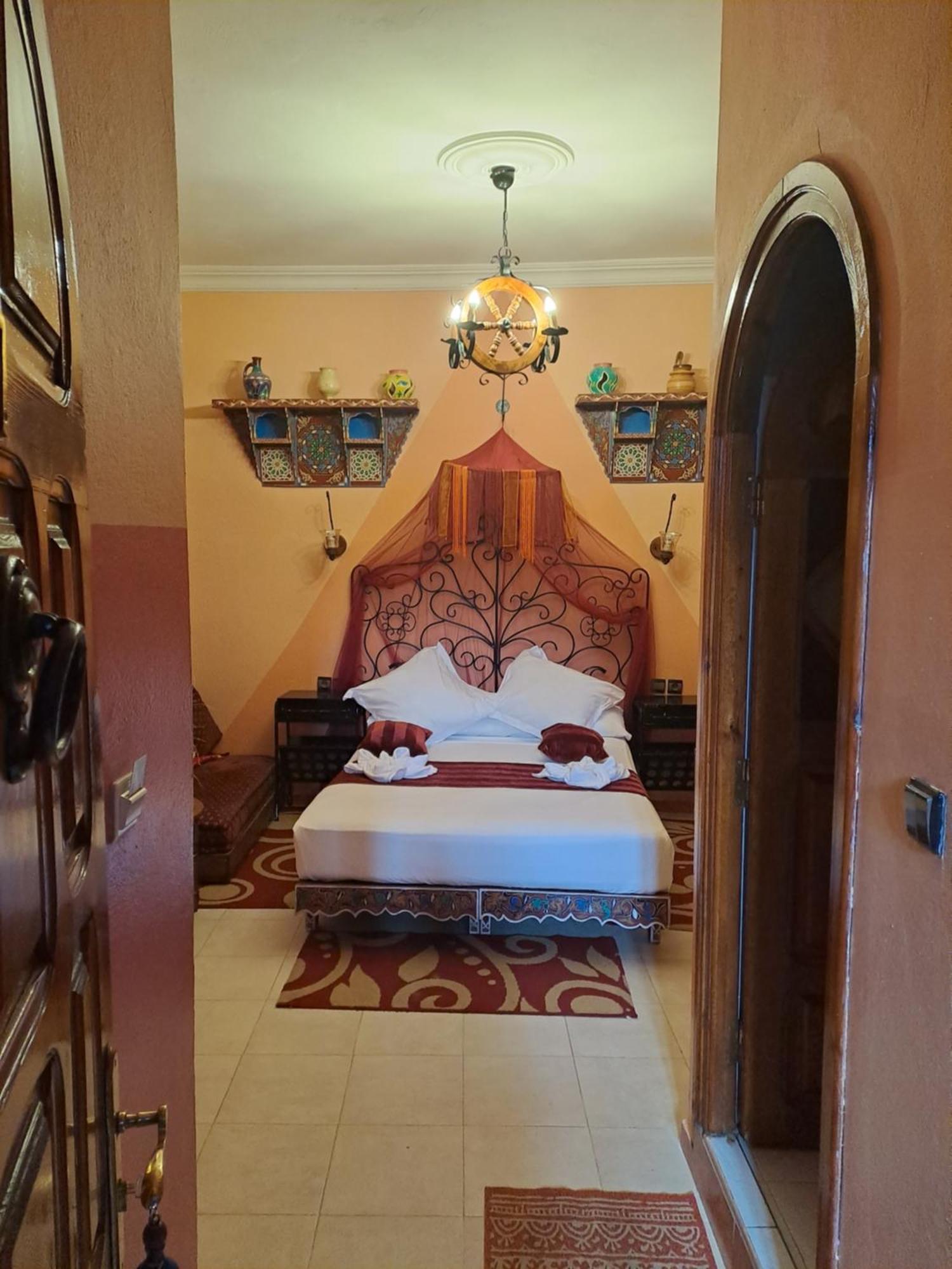 Hotel Casa Khaldi Шефшауэн Экстерьер фото